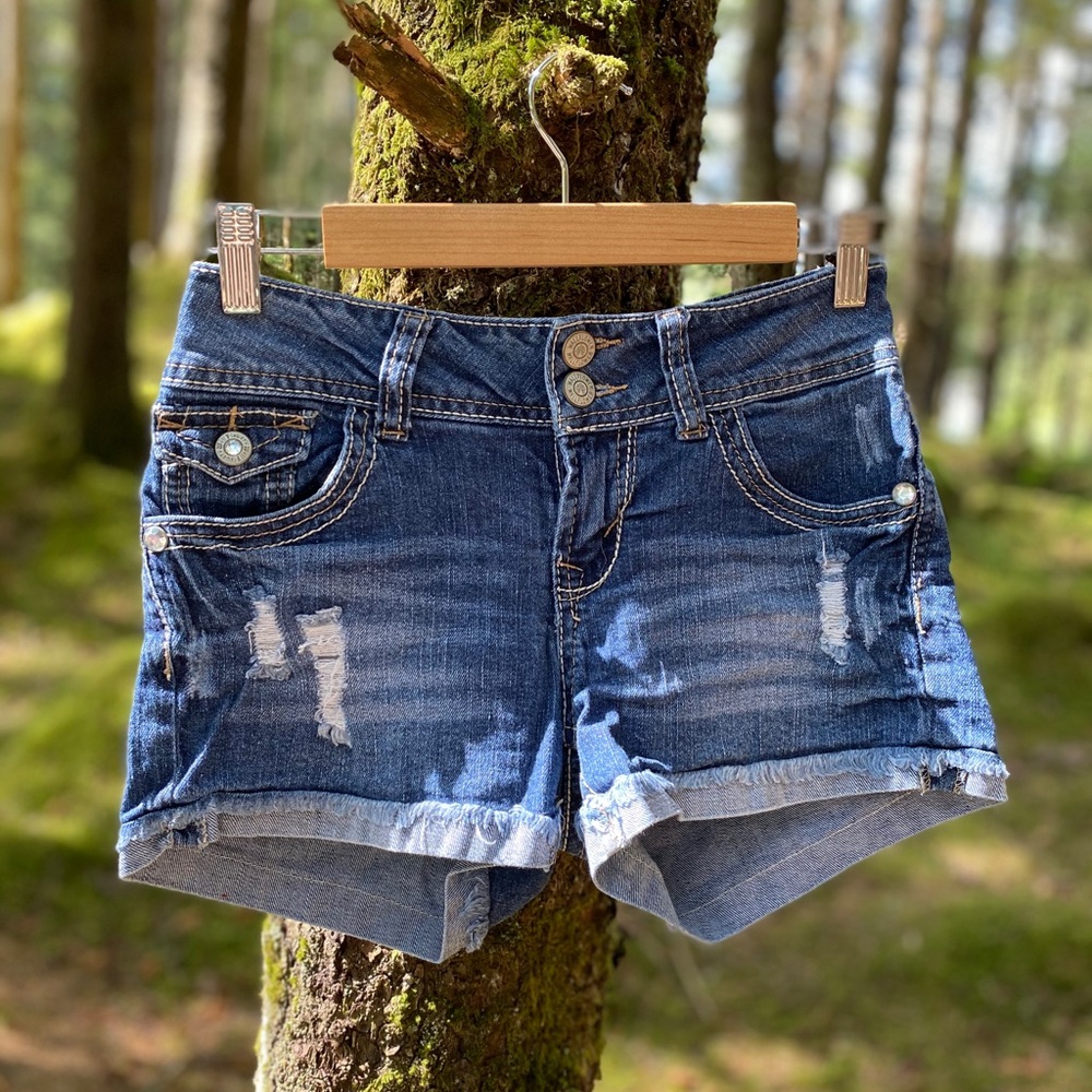 4 for $30 Wallflower shorts - Picture 1 of 6